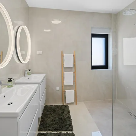 Luxury Stivasnica * Ražanj