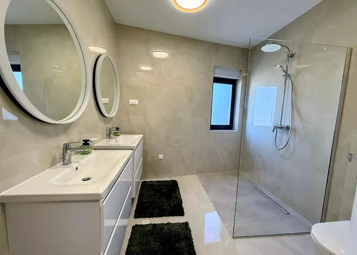 Luxury Stivasnica 빌라 Ražanj